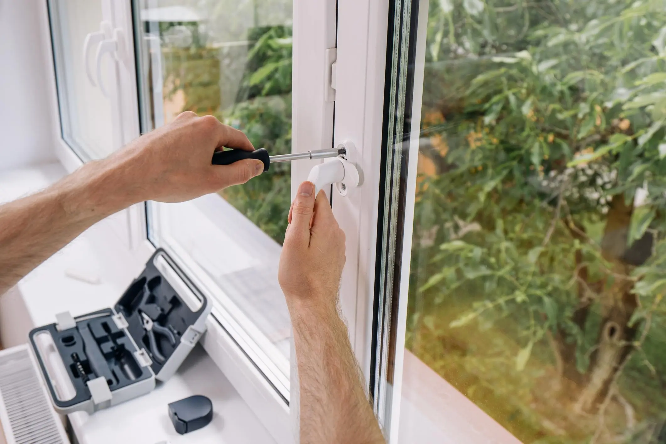 Image of a professional showing how to Replace a Blown Double Glazed Unit
